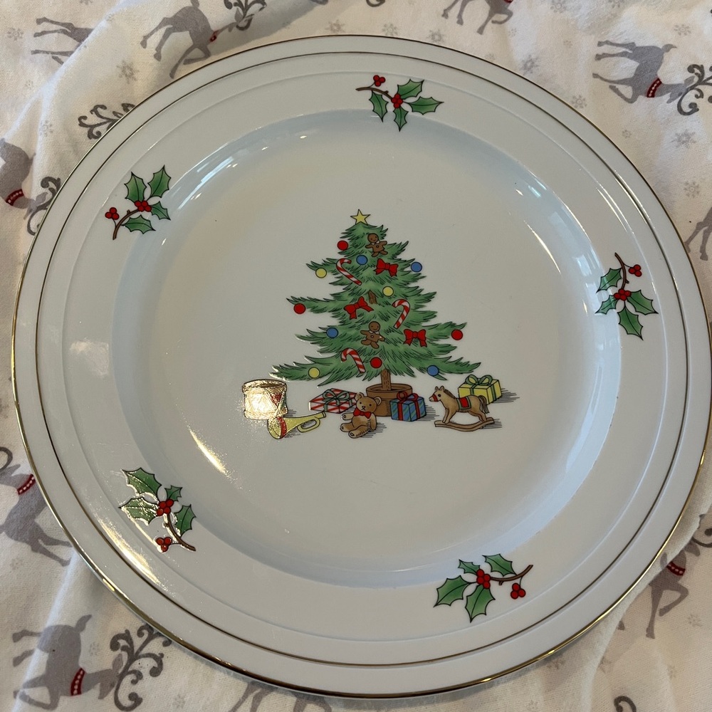 (1) dinner plate - Holiday Hostess by Tienshan